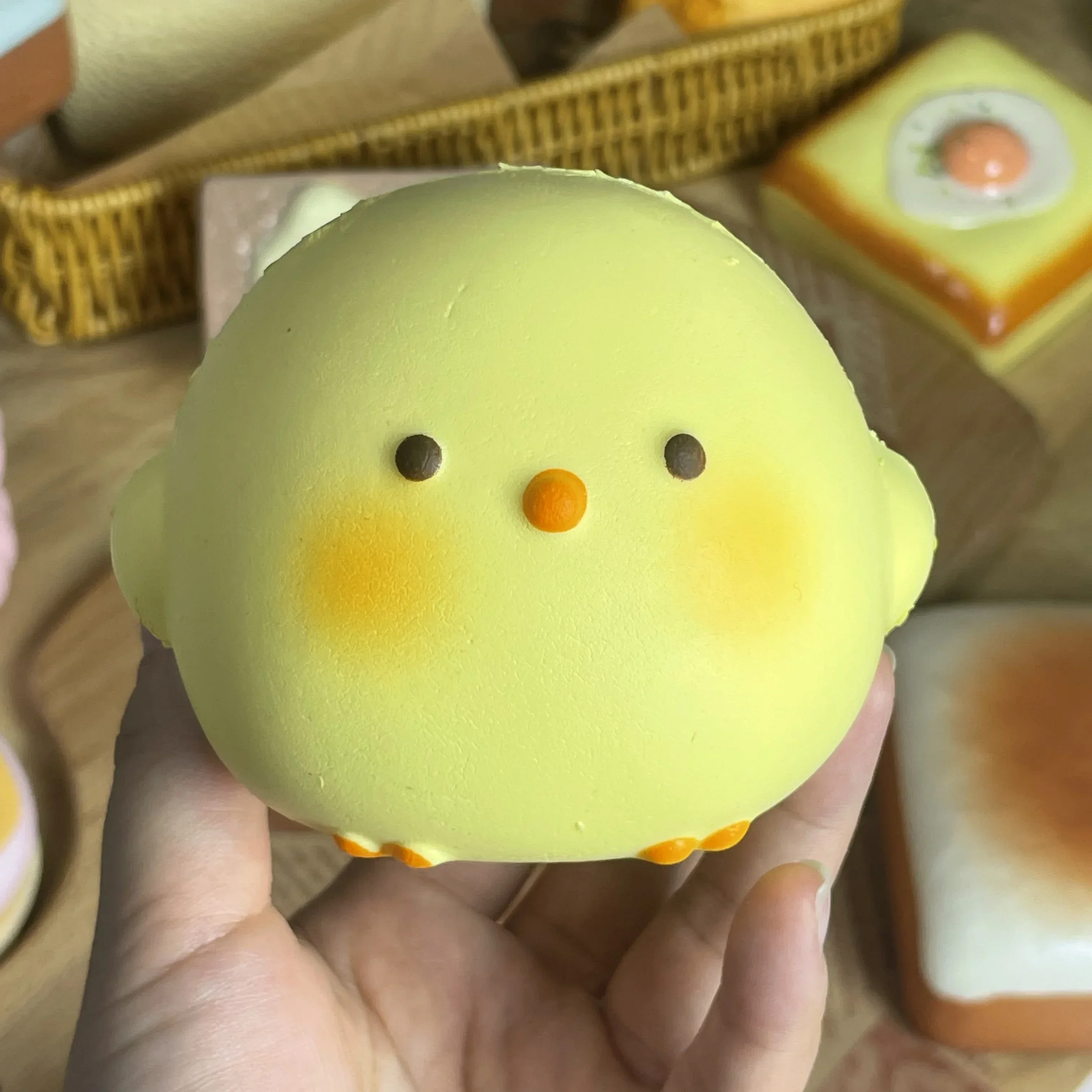 HOT! Cute Giant Chick Squishy  - Kids & Toys Expo Saudi Arabia 评论和价格